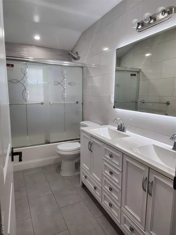 11542 175 ST #2, Saint Albans, NY 11434