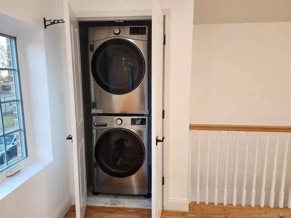 11542 175 ST #2, Saint Albans, NY 11434