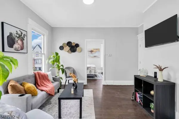 9 Lindsley Pl, East Orange City, NJ 07018
