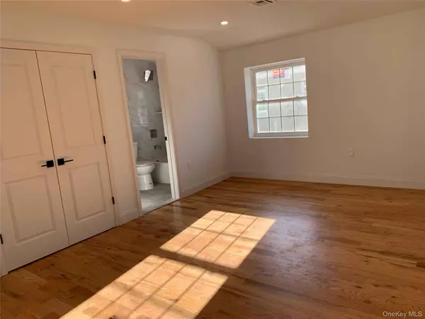 11542 175 ST #2, Saint Albans, NY 11434