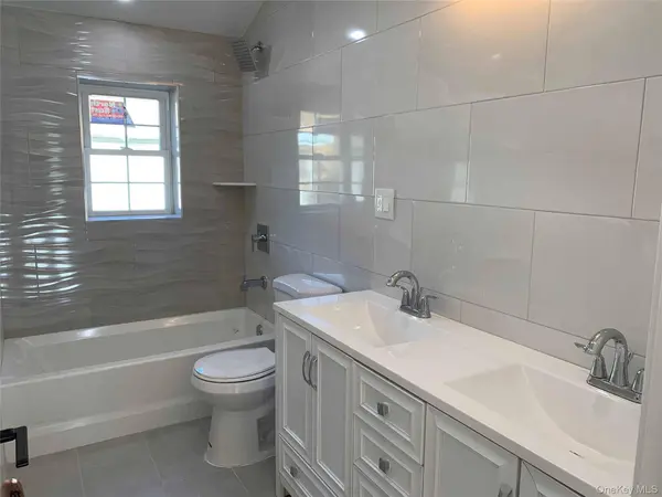 11542 175 ST #2, Saint Albans, NY 11434