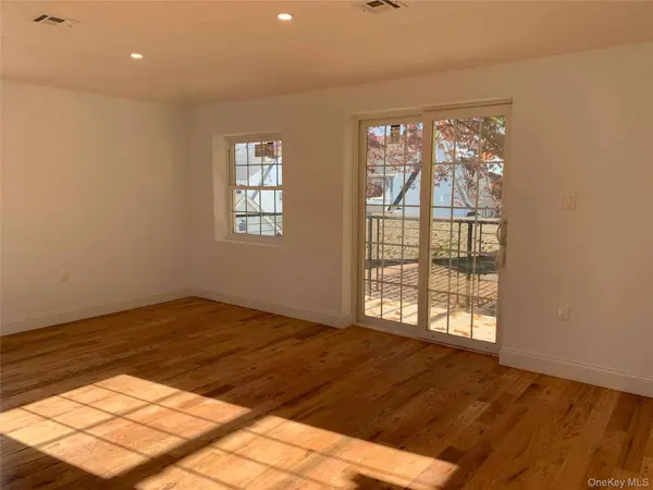 11542 175 ST #2, Saint Albans, NY 11434