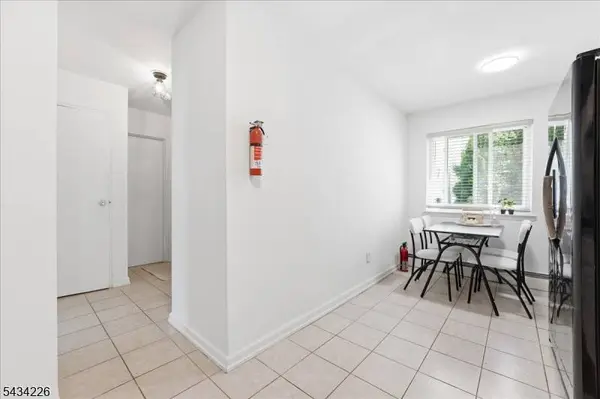 18 Lake Ave, East Brunswick Twp., NJ 08816