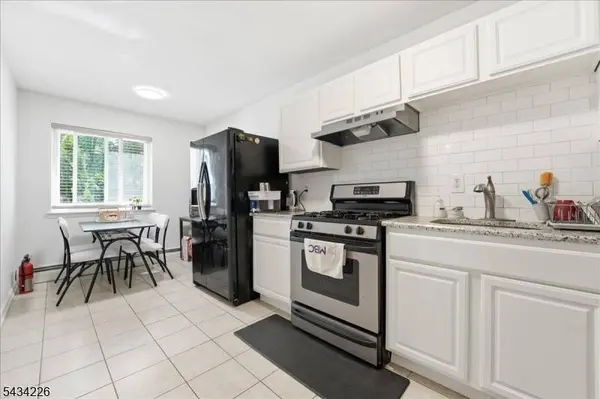 18 Lake Ave, East Brunswick Twp., NJ 08816