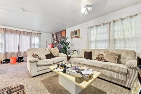 287A Clerk St