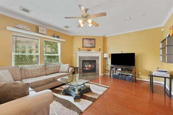 6107 S Arrowana LN, Houston, TX 77036