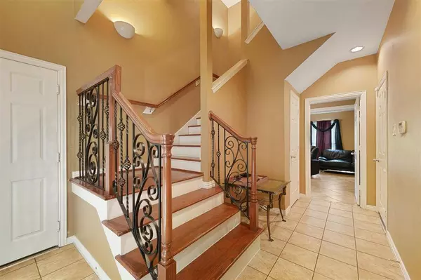 6107 S Arrowana LN, Houston, TX 77036