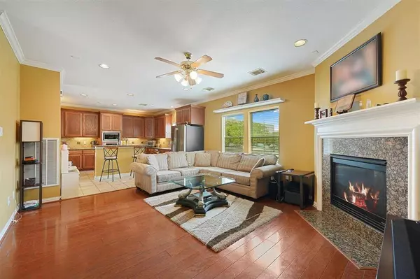 6107 S Arrowana LN, Houston, TX 77036