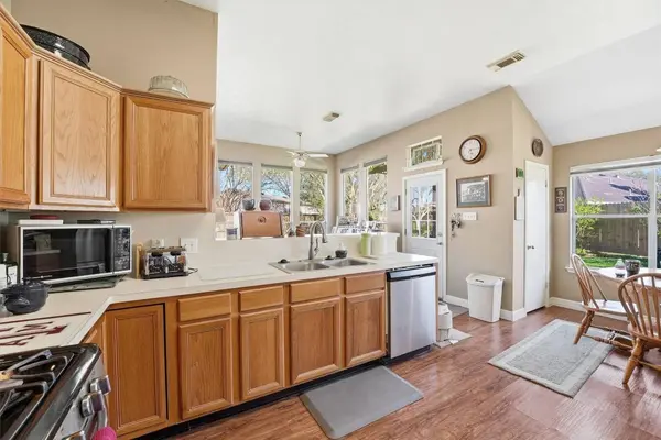 1603 Bonnie Lea LN, Fresno, TX 77545