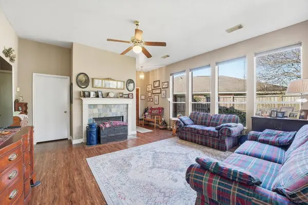 1603 Bonnie Lea LN, Fresno, TX 77545