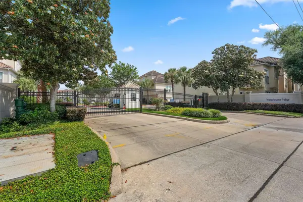 6107 S Arrowana LN, Houston, TX 77036