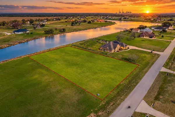 6818 Brazos Lakes DR