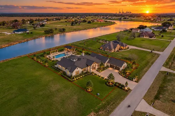 6818 Brazos Lakes DR, Richmond, TX 77469
