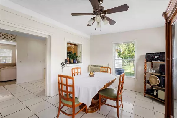 8448 DIMARE DR, Orlando, FL 32822