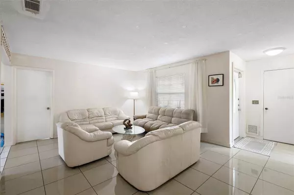 8448 DIMARE DR, Orlando, FL 32822