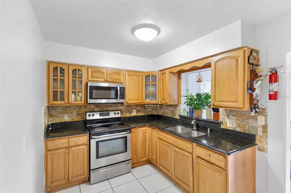 8448 DIMARE DR, Orlando, FL 32822