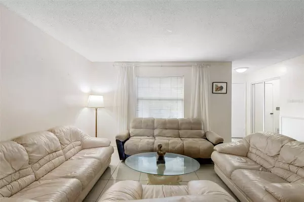 8448 DIMARE DR, Orlando, FL 32822