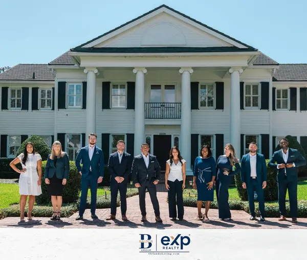 Team Photos w_logo2 (1)