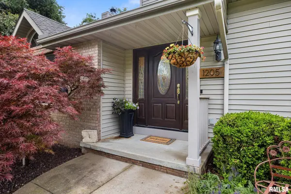 1205 OAK LEAF LN, Washington, IL 61527