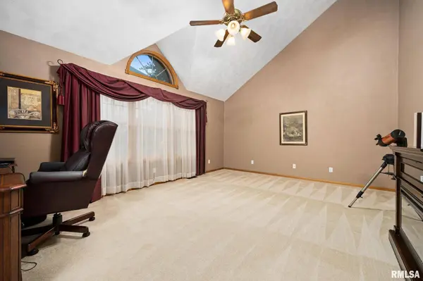 1205 OAK LEAF LN, Washington, IL 61527