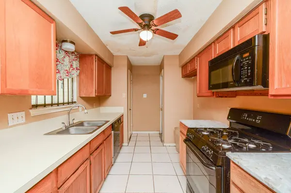 11810 Roandale DR, Houston, TX 77048