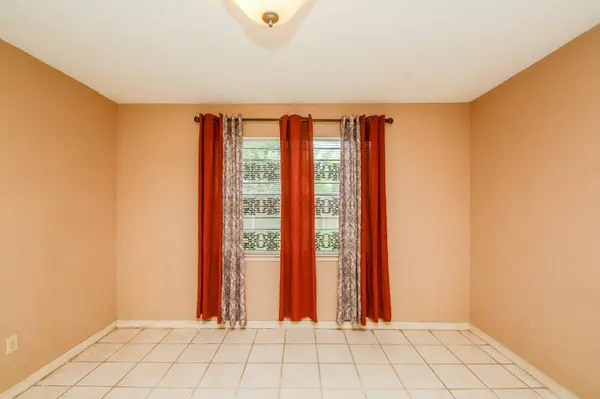11810 Roandale DR, Houston, TX 77048