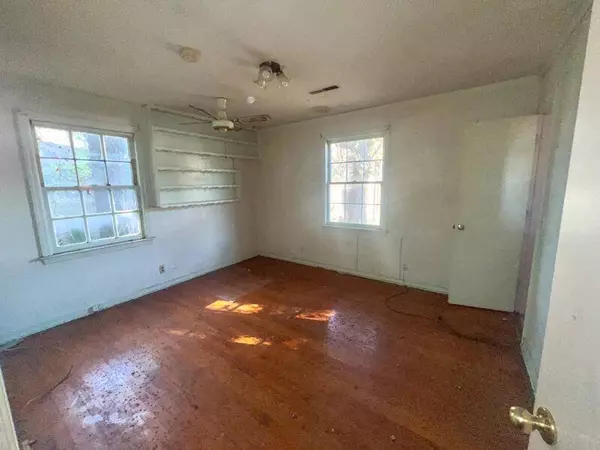 2156 Wood Ave, Charleston, SC 29414