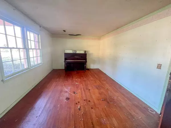 2156 Wood Ave, Charleston, SC 29414