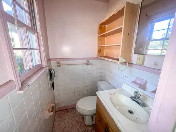 2156 Wood Ave, Charleston, SC 29414