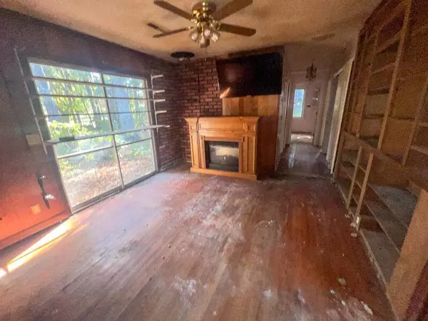 2156 Wood Ave, Charleston, SC 29414