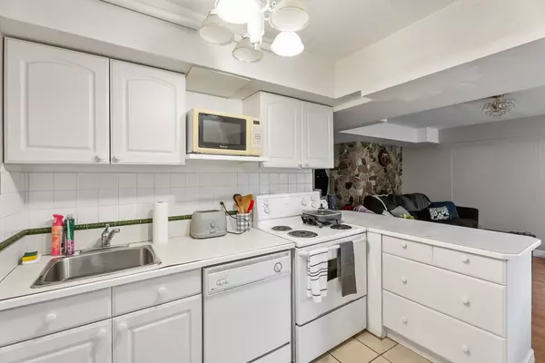 Kamloops, BC V2E 1K2,845 Gleneagles Dr