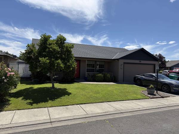 606 Karic WAY, Eagle Point, OR 97524