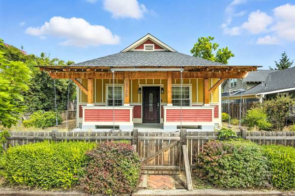 1126 10th ST, Medford, OR 97501