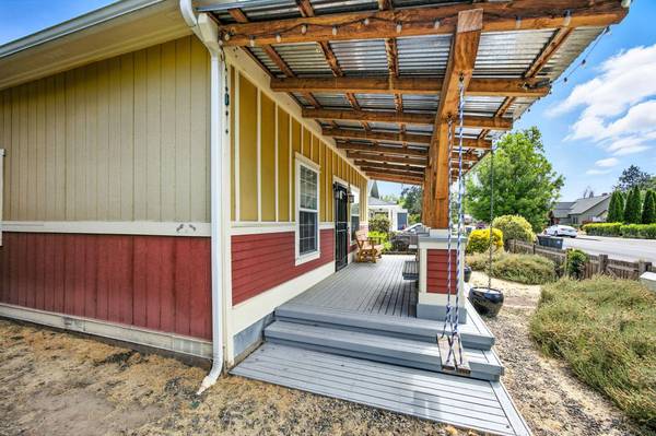 1126 10th ST, Medford, OR 97501