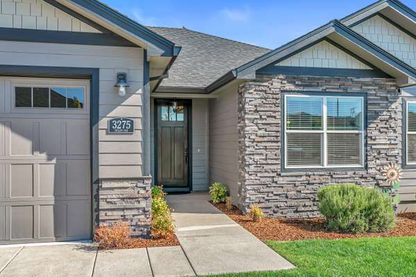 3275 Fallen Oak DR, Medford, OR 97504