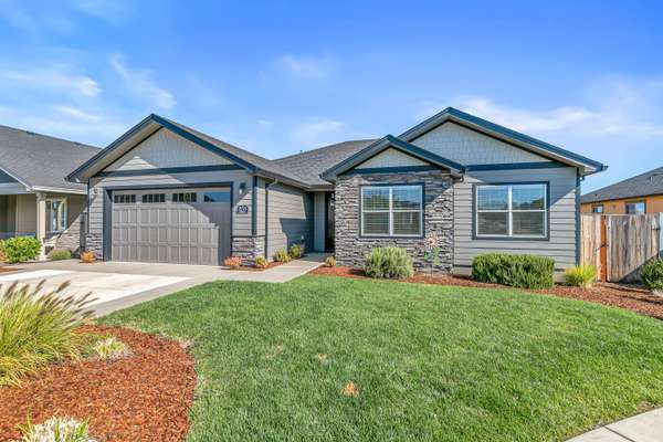 3275 Fallen Oak DR, Medford, OR 97504