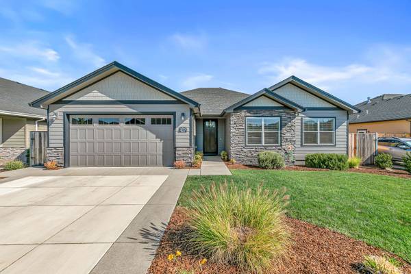 3275 Fallen Oak DR, Medford, OR 97504