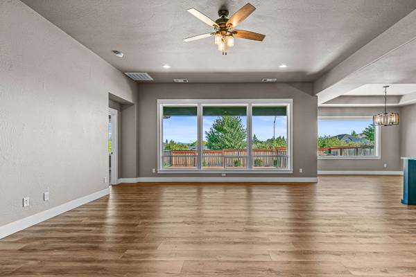 3275 Fallen Oak DR, Medford, OR 97504