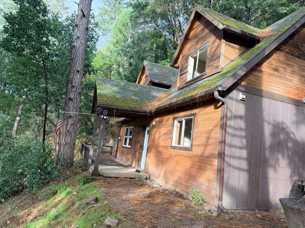 198 Coyote Creek RD, Wolf Creek, OR 97497