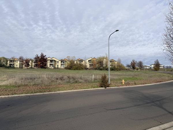 3583 Arrowhead DR, Medford, OR 97504