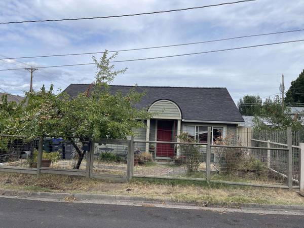 36 Dewey ST, Ashland, OR 97520