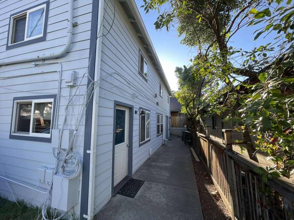 36 Dewey ST, Ashland, OR 97520