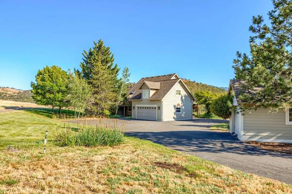 2101 Dead Indian Memorial RD, Ashland, OR 97520