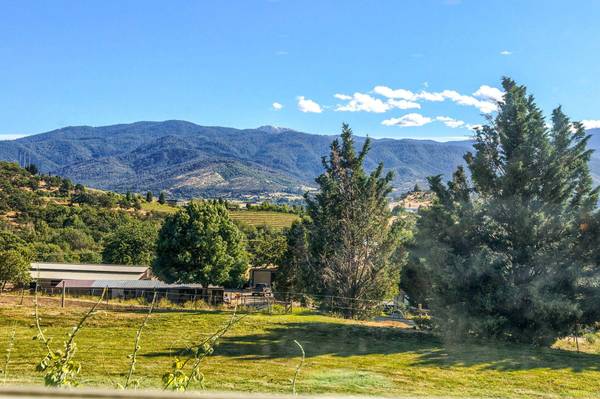 2101 Dead Indian Memorial RD, Ashland, OR 97520