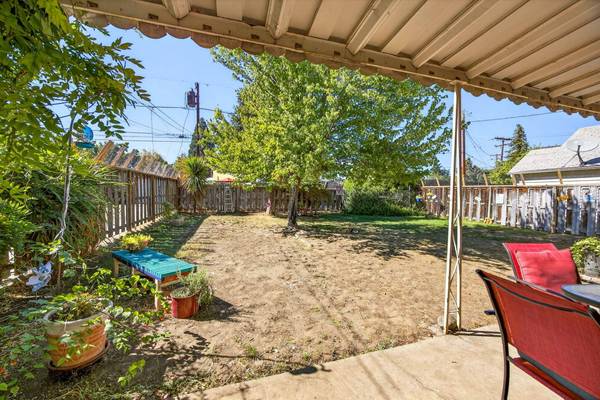 912 Holly ST, Medford, OR 97501