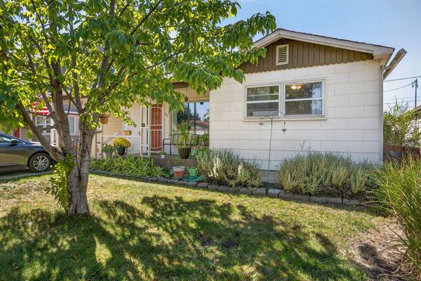 912 Holly ST, Medford, OR 97501