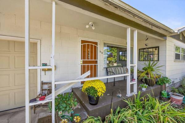 912 Holly ST, Medford, OR 97501