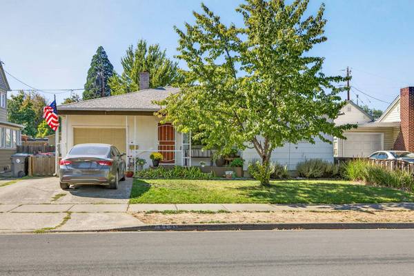 912 Holly ST, Medford, OR 97501