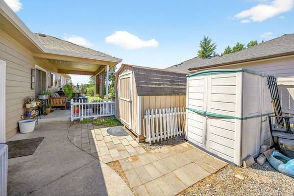 2918 Brookdale DR, Central Point, OR 97502