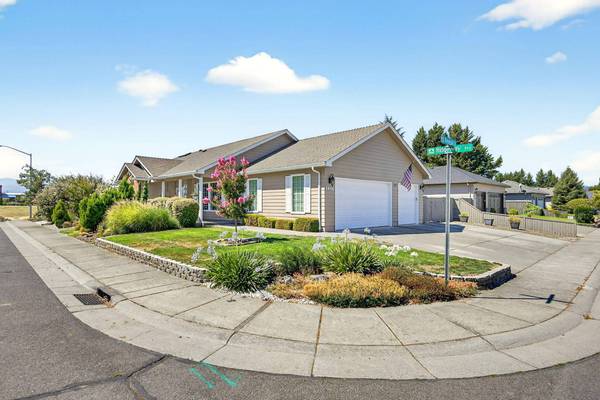 2918 Brookdale DR, Central Point, OR 97502